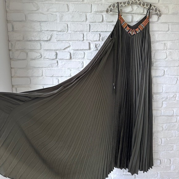 Free People Stunning Embroidered Pleated Maxi EUC - Picture 1 of 4